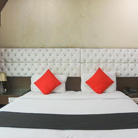 Collection O 69755 Hotel Parktel Indirapuram Exterior foto