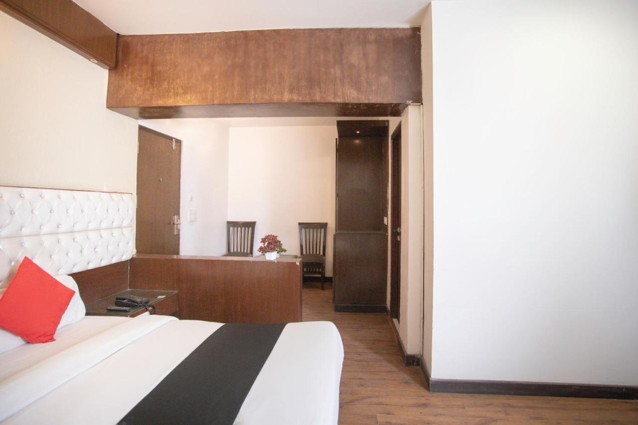 Collection O 69755 Hotel Parktel Indirapuram Exterior foto