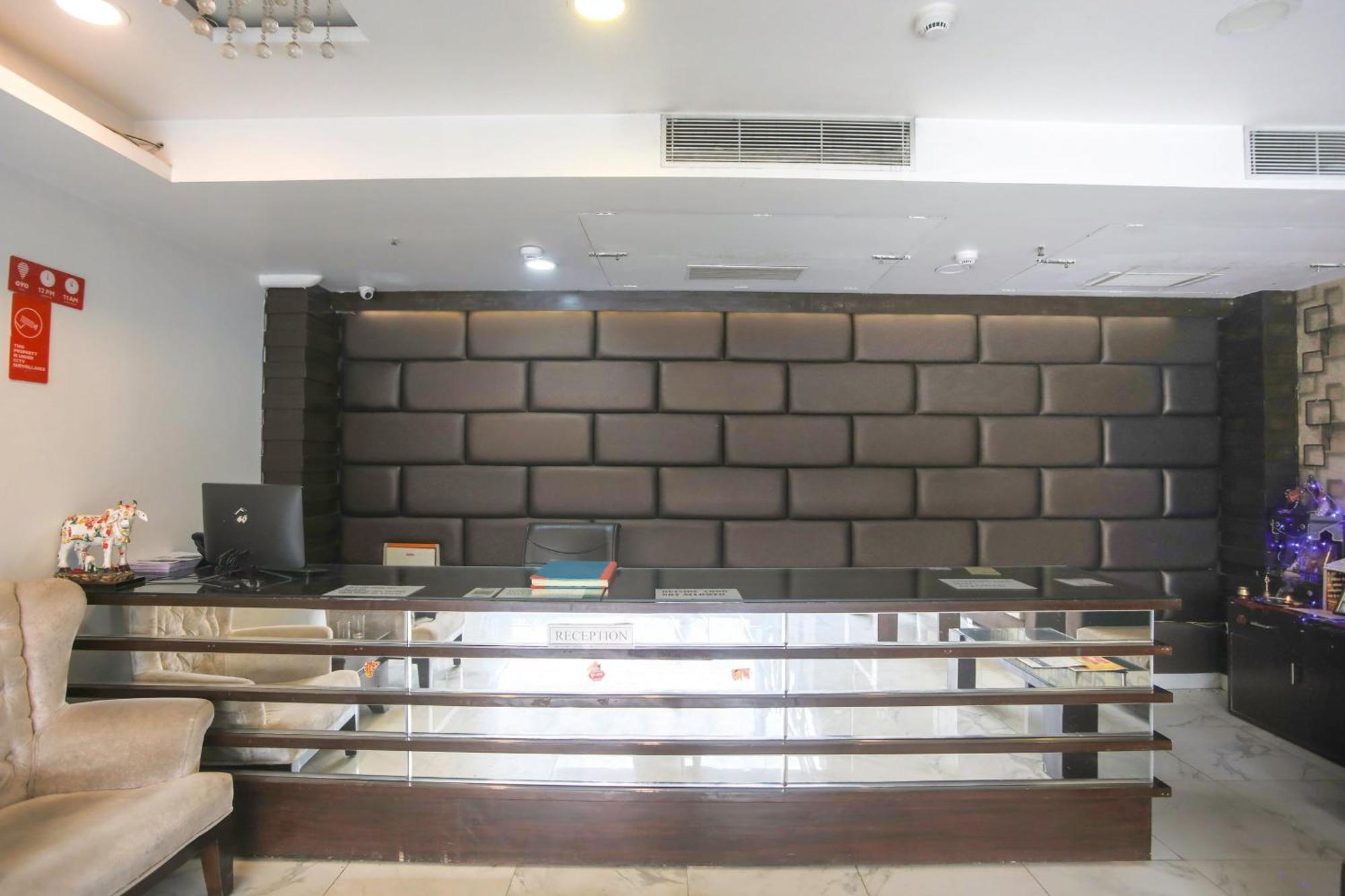 Collection O 69755 Hotel Parktel Indirapuram Exterior foto