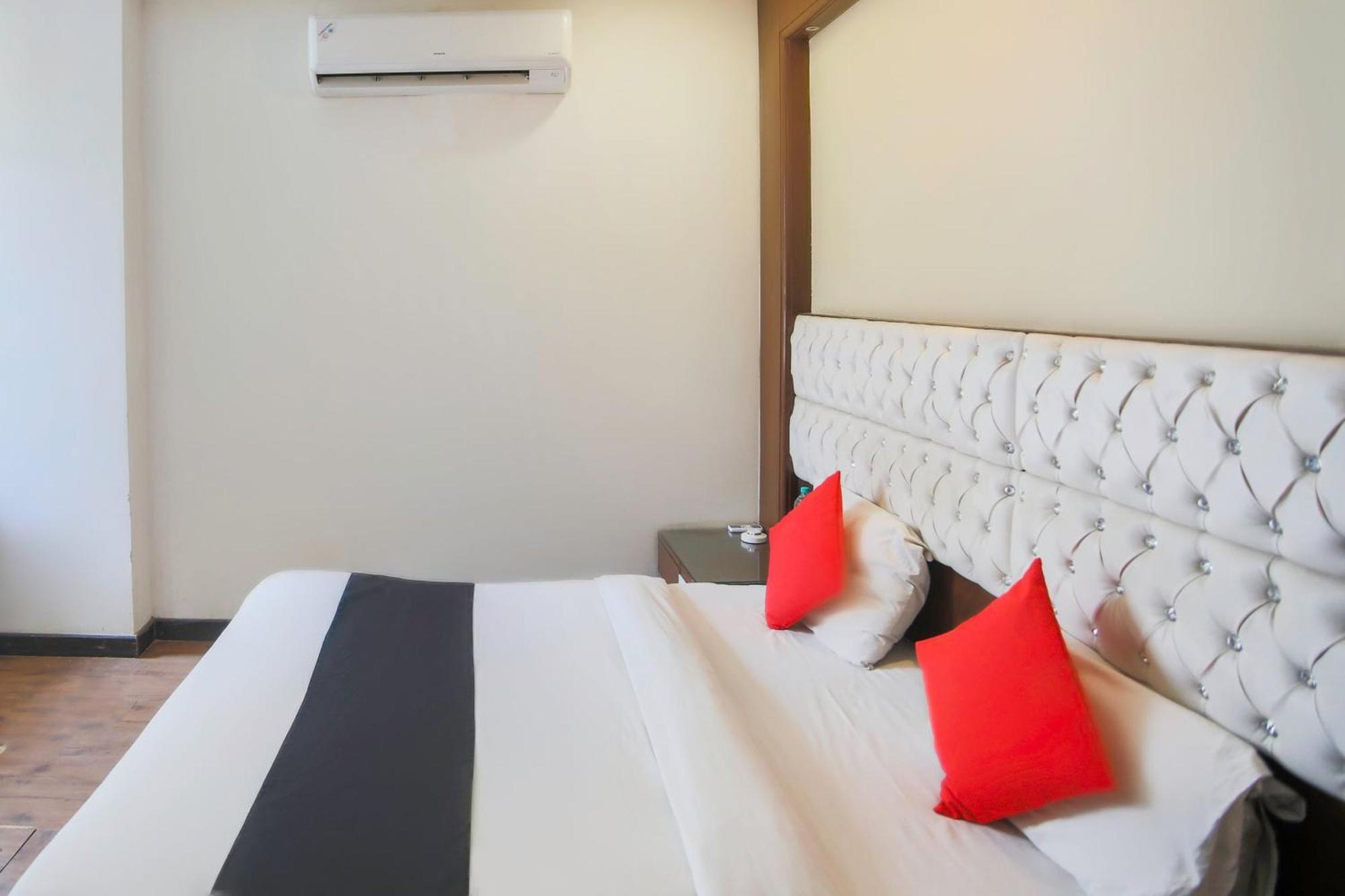 Collection O 69755 Hotel Parktel Indirapuram Exterior foto