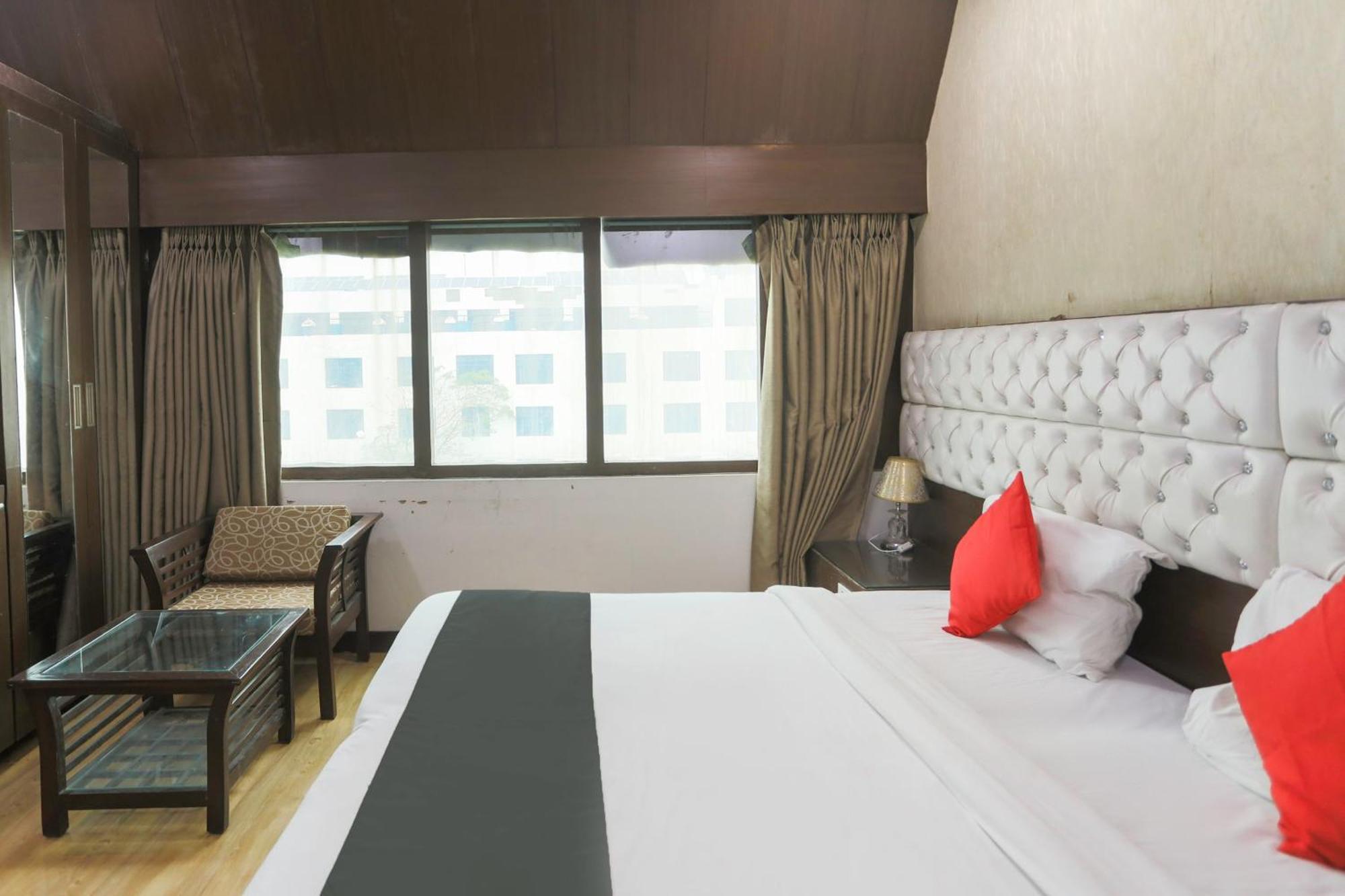 Collection O 69755 Hotel Parktel Indirapuram Exterior foto