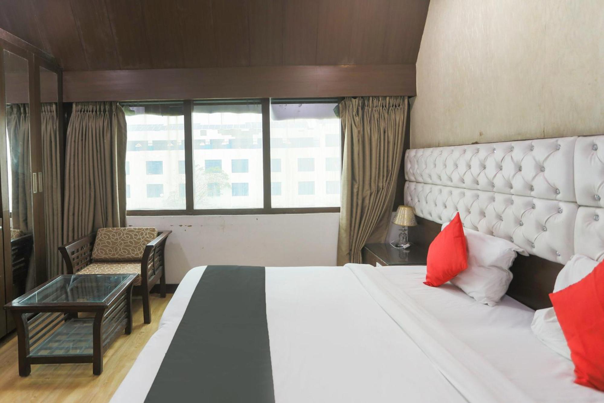 Collection O 69755 Hotel Parktel Indirapuram Exterior foto