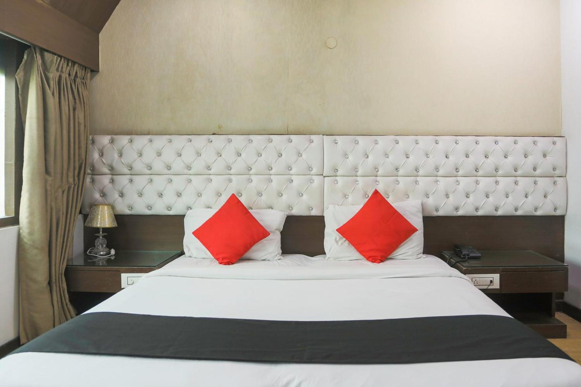 Collection O 69755 Hotel Parktel Indirapuram Exterior foto
